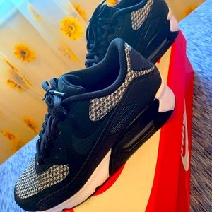 Nike Air Max 90 Ultra 2.0 size 4.5 im a size 6 in women & these fit me perfect